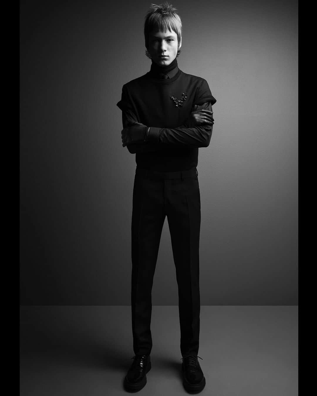 クリスヴァンアッシュさんのインスタグラム写真 - (クリスヴァンアッシュInstagram)「KRIS VAN ASSCHE - 55 COLLECTIONS, p. 364 - 365  DIOR SS18 BLACK CARPET CAMPAIGN PHOTOGRAPHED BY PATRICK DEMARCHELIER.   ART DIRECTION @mmparisdotcom  PUBLISHER @lannoopublishers   Link in bio  #krisvanassche #kris_van_assche」11月26日 0時23分 - kris_van_assche