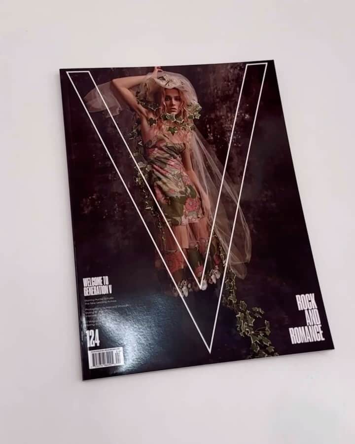 V Magazineのインスタグラム：「#CollectorsClub | Surprise! V Magazine is ringing in the holidays early as we lead up to the new year by going back into our archive to unearth limited, rare copies of some of our issues for a limited time only.  Re-Introducing: V124 starring #HunterSchafer   The ‘Euphoria’ star and most recently seen in #HungerGames ‘The Ballad of Songbirds and Snakes,’ @hunterschafer was captured by @InezandVinoodh and styled by @AlexWhiteEdits, as Hollywood’s latest leading lady talked to musician @arca1000000 about defying norms, all things Sci-Fi, and trans-inclusive creativity.  Want to collect this piece of V history? Only 20 copies of V124 will be available to buy. Head to shop.vmagazine.com (link in bio) to purchase.」