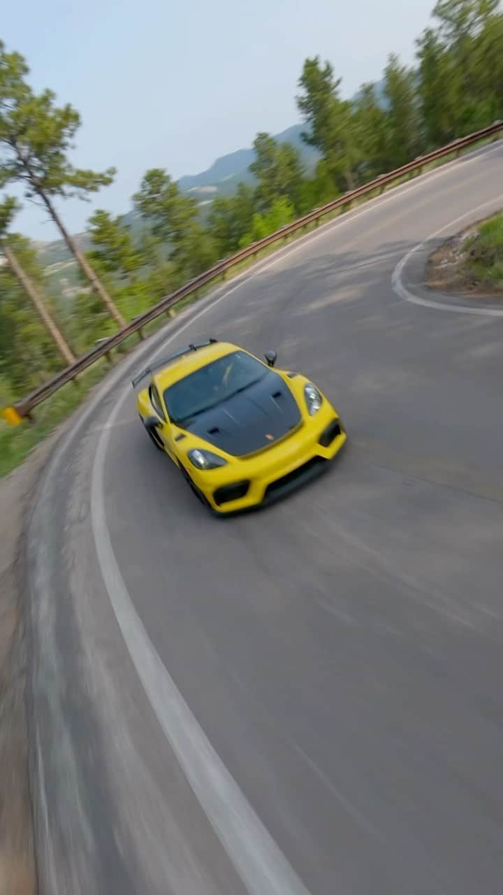 Porscheのインスタグラム：「Feeling the buzz.  *Closed road. Professional driver* __ 718 Cayman GT4 RS: Fuel consumption combined in l/100 km: 13,2 (WLTP); CO2 emissions combined in g/km: 299 (WLTP) I https://porsche.click/DAT-Leitfaden I Status: 11/2023」