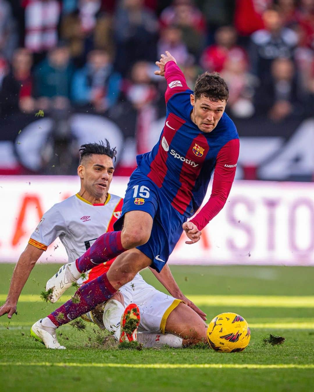 FCバルセロナのインスタグラム：「Hard battle ⚔️ #RayoBarça」