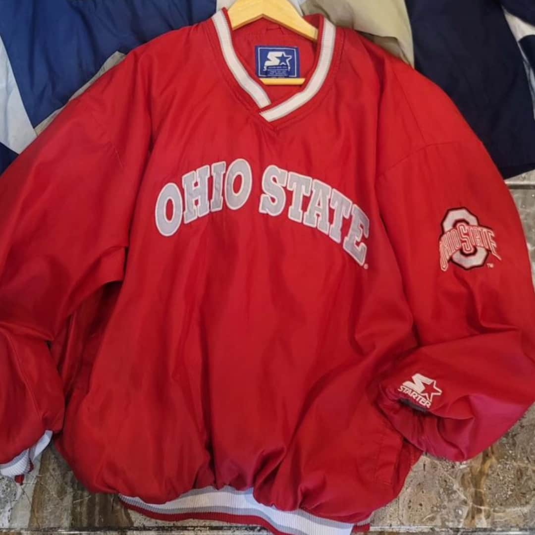 スターターさんのインスタグラム写真 - (スターターInstagram)「One of the greatest college rivals of all time— who will take the win and bragging rights for another year? #starter #michiganfootball #ohiostatefb #vintage」11月26日 0時54分 - starterofficial