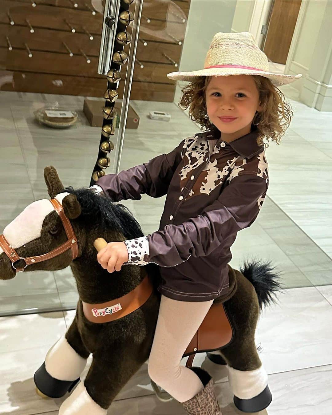 ニック・カーターのインスタグラム：「Looks like someone is ready for Cowboy Christmas in Vegas 🤠」