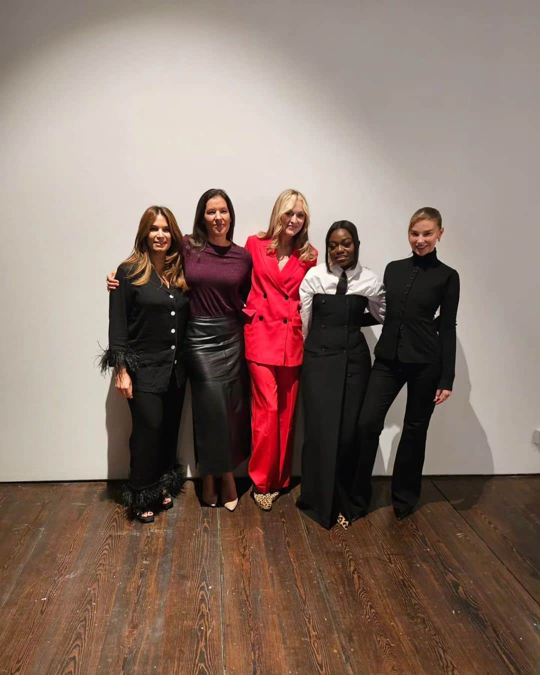 ファーン・コットンさんのインスタグラム写真 - (ファーン・コットンInstagram)「Very much enjoyed talking today at the female empowerment summit with @glamouruk   So nice to meet @jesshunt2 @fisayolonge @deborah_joseph   Such an enoyable panel chat today. ❤️」11月26日 1時00分 - fearnecotton