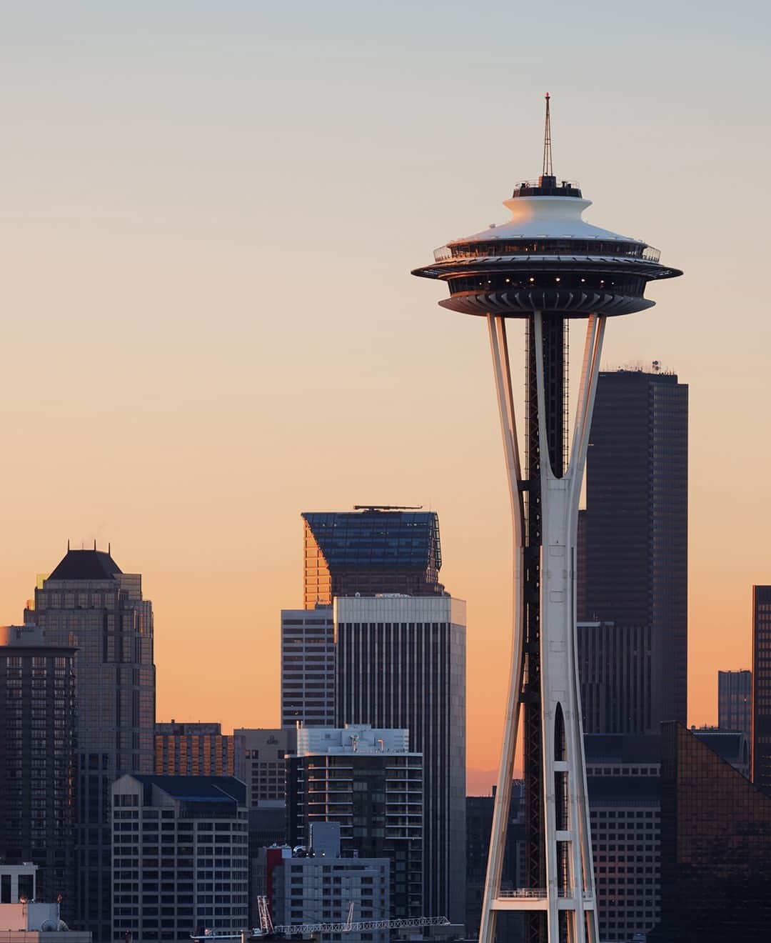 ルフトハンザのインスタグラム：「Seattle in the spotlight: Immerse yourself in the vibrant and eclectic charm of Seattle, where breathtaking natural beauty meets urban creativity.  Check out are our tips on what to see in the next slides. #Lufthansa #Seattle」