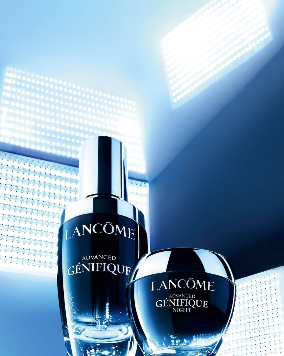 Lancôme Officialさんのインスタグラム写真 - (Lancôme OfficialInstagram)「Skin feeling tight and dry during the colder months? Our no.1 repair routine comprised of Advanced Génifique serum and Advanced Génifique night cream boosts repair, improves skin elasticity and reduces the appearance of fine lines, to counteract the effects of dryness caused by the colder weather and frigid wind.   #Lancome #Genifique #Skincare #Serum」11月26日 1時02分 - lancomeofficial