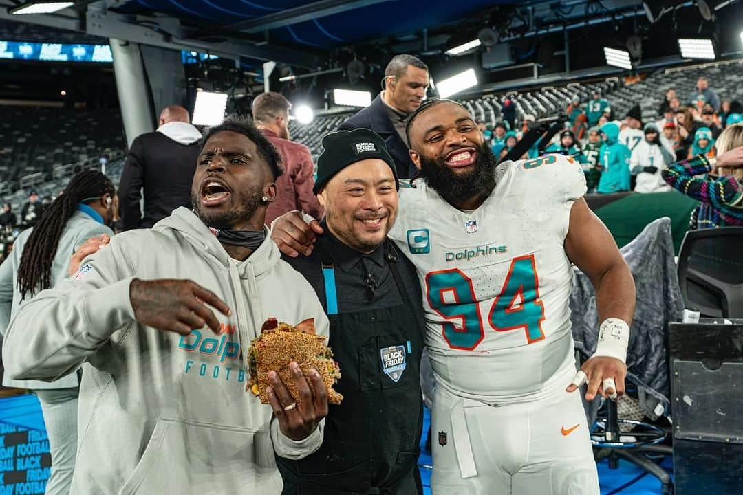 デイビット・チャンさんのインスタグラム写真 - (デイビット・チャンInstagram)「The first Black Friday @nflonprime game is in the books. Grateful to the entire TNF family for helping me showing me the way. We worked 7 months to bring The Wedge Breaker…the inaugural thanksgiving leftover sandwich to the mvp of game. 🙏 to the entire @wholefoods @momofukugoods @majordomomedia @cookanyday @meyercookware @nyjets @miamidolphins & @metlifestadium kitchen crew for all of the help. Al doesn’t know what he’s missed out on!! ❤️ dc」11月26日 11時58分 - davidchang