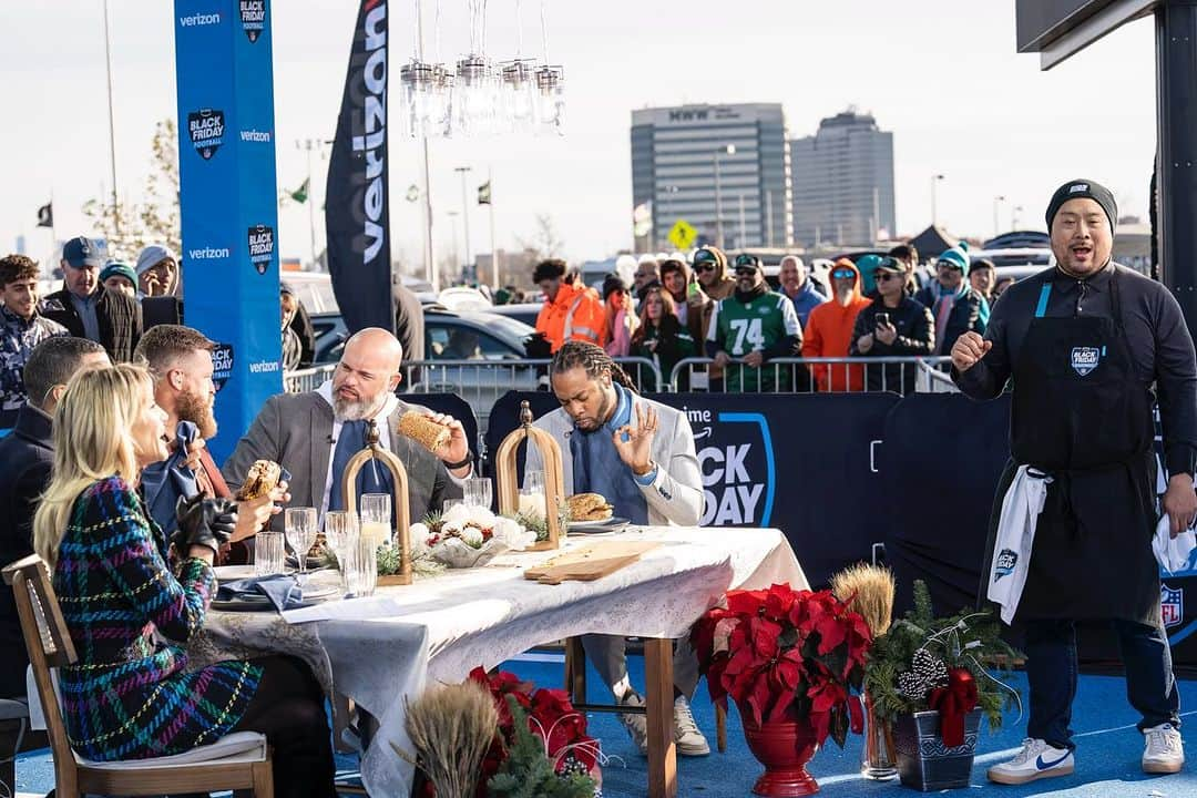 デイビット・チャンさんのインスタグラム写真 - (デイビット・チャンInstagram)「The first Black Friday @nflonprime game is in the books. Grateful to the entire TNF family for helping me showing me the way. We worked 7 months to bring The Wedge Breaker…the inaugural thanksgiving leftover sandwich to the mvp of game. 🙏 to the entire @wholefoods @momofukugoods @majordomomedia @cookanyday @meyercookware @nyjets @miamidolphins & @metlifestadium kitchen crew for all of the help. Al doesn’t know what he’s missed out on!! ❤️ dc」11月26日 11時58分 - davidchang