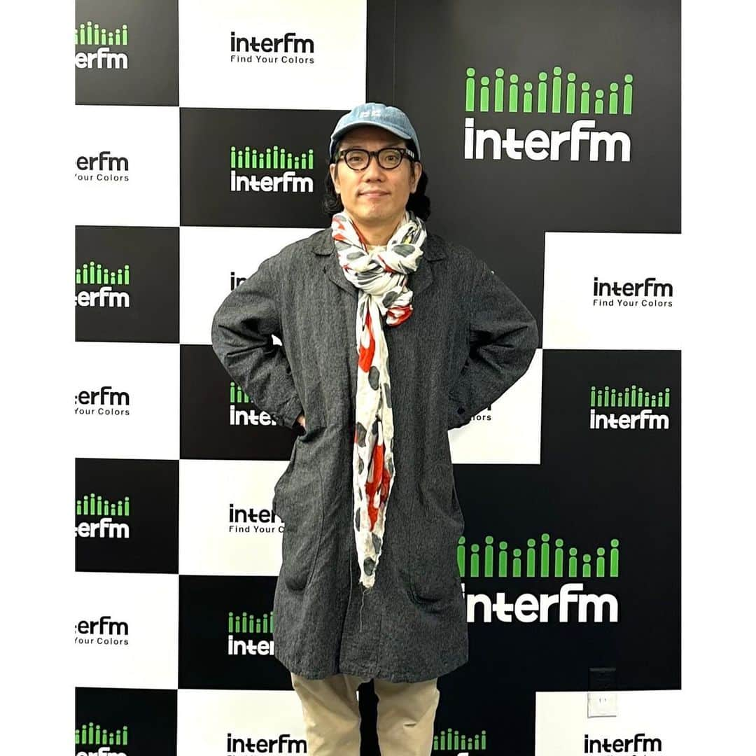 ハナレグミさんのインスタグラム写真 - (ハナレグミInstagram)「. 11/26(日)の夜は #InterFM897 「レディオ デ チャカチー」 📻 大好評放送中のNHK夜ドラ「ミワさんなりすます」でも流れている『MY夢中（歌とピアノ）』や、「THE MOMENTへの道」では2020年の「THE MOMENT ～HORN NIGHT～」より、スカパラとの『Jamaica Song』をO.Aします🎵 是非お聴きくださいませ！  「レディオ デ チャカチー」InterFM897 22:00-23:00 https://www.interfm.co.jp/chakachy/ . . . #レディオデチャカチー #チャカチー897 #MY夢中 #ミワさんなりすます . #THEMOMENTへの道 #東京スカパラダイスオーケストラ . #ハナレグミ #永積崇」11月26日 12時00分 - hanaregumi.official