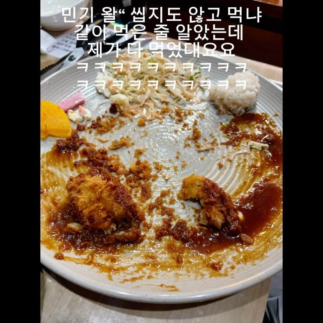 チョ・ミニョンのインスタグラム：「#일산 분들주목 돈까스집 정보 풉니다 ㅠ원래 나중에 풀려고 했는데 요청이 심각하네요, 일단 오늘도 11시 오픈런 하고 올 예정 #30년된 찐 #돈까스맛집 #신프로돈까스  ⠀⠀⠀⠀⠀⠀⠀ 민기85의 생일날,, 돈까스집 가자고 떼써서 새언니 고개를 절레절레 흔들며 넷이 찾아온 집 허 참 나이 40에 생일밥 돈까스라고 외치는,, 타칭 미운 4살입니다  이렇게 고집불통 소통불통 민기85가 돈까스, 제육, 국밥 찐 아재력을 기강을 펼치다보니 덩달아 저의 입맛까지 아재로 바뀌었죠. 하,, 구수해,, ⠀⠀⠀⠀⠀⠀⠀ 통닭다리 돈까스 그냥 무조건 드세요 저 돼지는 튀김옷을 입혀주어야 아름답다 생각하는 근본 돈까스 덕후입니다  경양식러버인 분들 꼭 가셔서 모듬 + 통닭다리 시키시고, 마무리 사장님네 붕어빵 하나 씹으면서 돌아오세요☺️  내년에 알려드리려고 했습니다 제가 맛집 찾으면 주 2-3회 주구장창 뽕뺄때까지 가고 쉬는데, 지금 열심히 뽕빼는 기간이라 ㅠㅠ 지금 알려드렸으니,, 허 참 ,, 제가 이성 잃고 허겁지겁 먹는 모습 목격될 수도 있습니다  #일산맛집 소개는 또 다음에,🫶🏻」