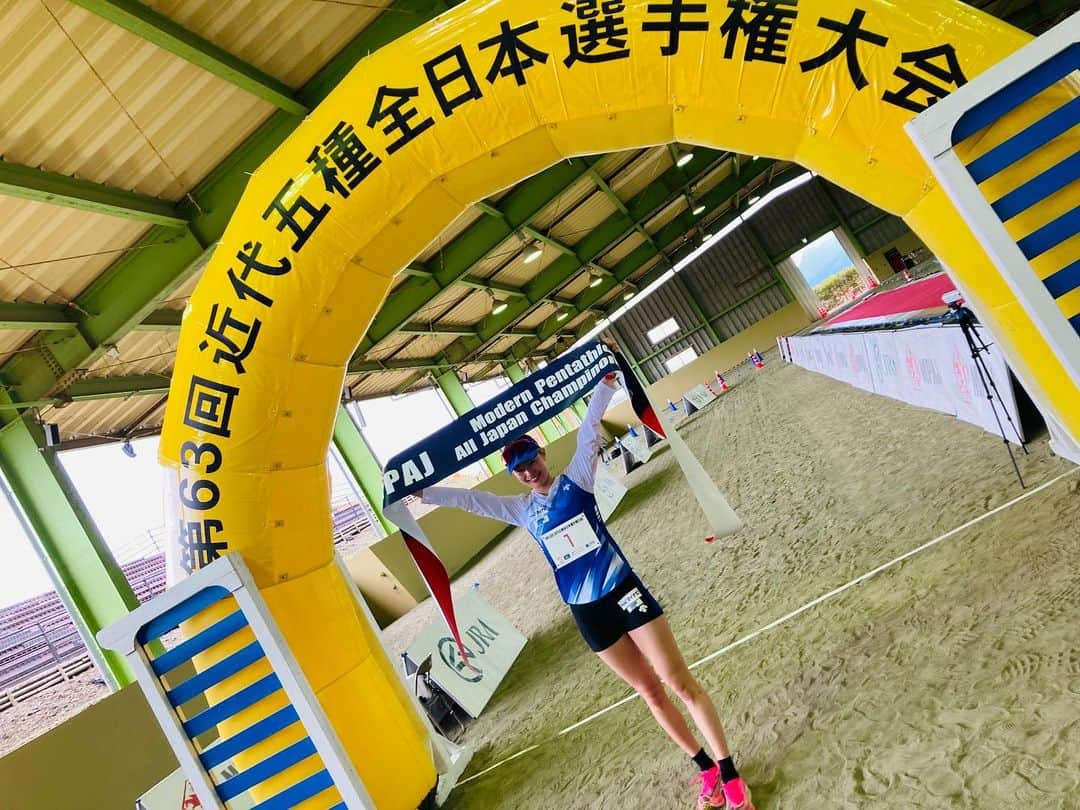 才藤歩夢のインスタグラム：「. 🇯🇵近代五種全日本選手権大会🇯🇵 in御殿場🗻  優勝！！！！！🥇🏆🌟 4年ぶり2度目✌️  今年で最後となってしまった馬術でも ノーミスの満点をとることができました🐴💯  サポート、応援してくださった皆様 ありがとうございました。 引き続き頑張ります😌🔥  @mynavi_sponsorship  @descente_jp  @aminovital_jp   #マイナビ　#マイナビアスリート #デサント　#descente  #アミノバイタル　#aminovital  #スポーツバックス　#sportsbacks #近代五種　#陸上　#フェンシング #水泳　#馬術　#射撃　 #全日本選手権」