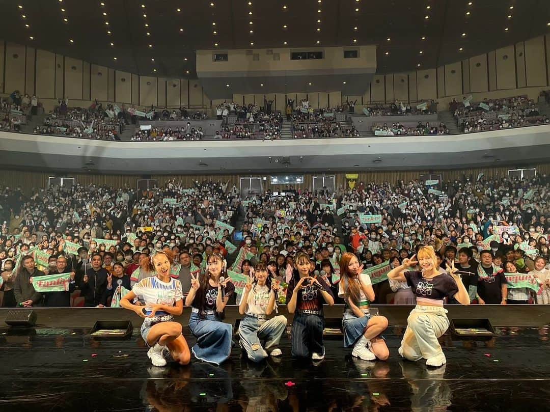 Little Glee Monsterさんのインスタグラム写真 - (Little Glee MonsterInstagram)「Little Glee Monster Live Tour 2023 “Fanfare” 愛媛県松山市⺠会館・大ホールありがとうございました🍊  Next→ 12/9（⼟）⽯川・本多の森ホール  #リトグリ_fanfare  #リトグリ_余韻」11月26日 10時30分 - littlegleemonster_official