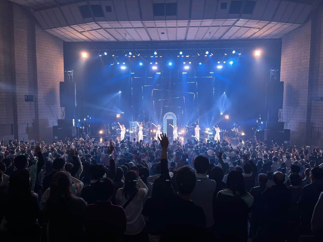 Little Glee Monsterさんのインスタグラム写真 - (Little Glee MonsterInstagram)「Little Glee Monster Live Tour 2023 “Fanfare” 愛媛県松山市⺠会館・大ホールありがとうございました🍊  Next→ 12/9（⼟）⽯川・本多の森ホール  #リトグリ_fanfare  #リトグリ_余韻」11月26日 10時30分 - littlegleemonster_official