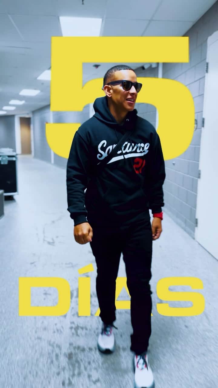 ダディー・ヤンキーのインスタグラム：「LLEGAMOS AL CHOLI!!! 🏁🚨 Faltan 5 días | Estamos reaDY 🔥 Y tú, ¿Ya tienes tu ticket para el LIVE STREAMING especial que tengo para todos ustedes? El link se los dejo en mi BIO y en  mis historias destacadas 📲 #LAMETA #LegenDaddy 🐐🇵🇷」