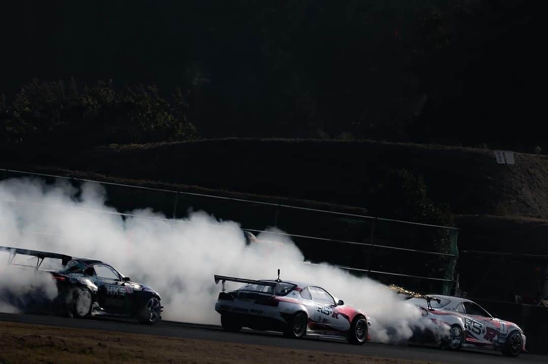 織戸学のインスタグラム：「RS-Rdrift festival  JAPAN vs USA🇺🇸  RS-Rがdriftを 🇺🇸でスタートして 20年  記念すべきイベントが鈴鹿twinサーキットにて Live放送を全世界に配信  大いに盛り上がり 最高の2日間を過ごせました。  本当にみなさま 有り難う御座いました。  楽しかった  思い出沢山  今度は　🇺🇸にて  25周年記念か^ ^  @rsrusa  @rsrjapan   @formulad  @formuladjapan   @nobuterutaniguchi  @daiyoshihara  @fredricaasbo   @130ryokohama  @ridox559_maxorido」