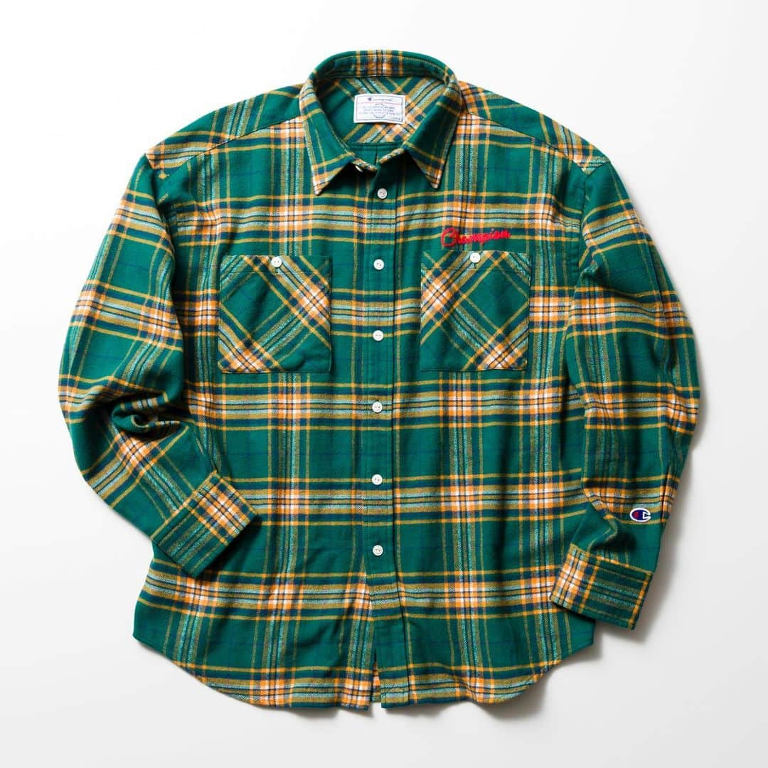 Champion Japanさんのインスタグラム写真 - (Champion JapanInstagram)「【FLANNEL SHIRT】  肌触りがよく、保温性に優れたコットン100％の起毛素材を採用。秋冬に活躍するチェック柄フランネルシャツの登場です♪  身幅と肩幅はゆったりシルエットを意識したリラックスフィット。左胸には「Champion」のチェーン刺繍入りでアメカジ風に仕上げました。  温かみのあるチェック柄が特長のフランネルシャツは、アウターやインナーとして秋冬シーズンに重宝する万能アイテム。ぜひ手にとってみてください。  ■Item：Flannel Shirt ■Number：C3-Y408 ■Color：レッド, ブルー, グリーン ■Size：M, L, XL ■Price：￥9,790  #Champion #FLANNELSHIRT #フランネルシャツ #チェック柄 #Casual #カジュアル #カジュアルスタイル #カジュアルコーデ #ネルシャツ #大人カジュアル #チェックシャツ #チャンピオン #23FW」11月26日 11時00分 - champion_japan