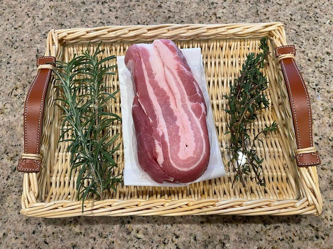 川村ひかるさんのインスタグラム写真 - (川村ひかるInstagram)「❤︎  自家製ベーコン🥓仕込んでみました。 仕上がりが楽しみ〜。 美味しくなーれ🫶  #自家製ベーコン作り」11月26日 11時00分 - hikaru.kawamura