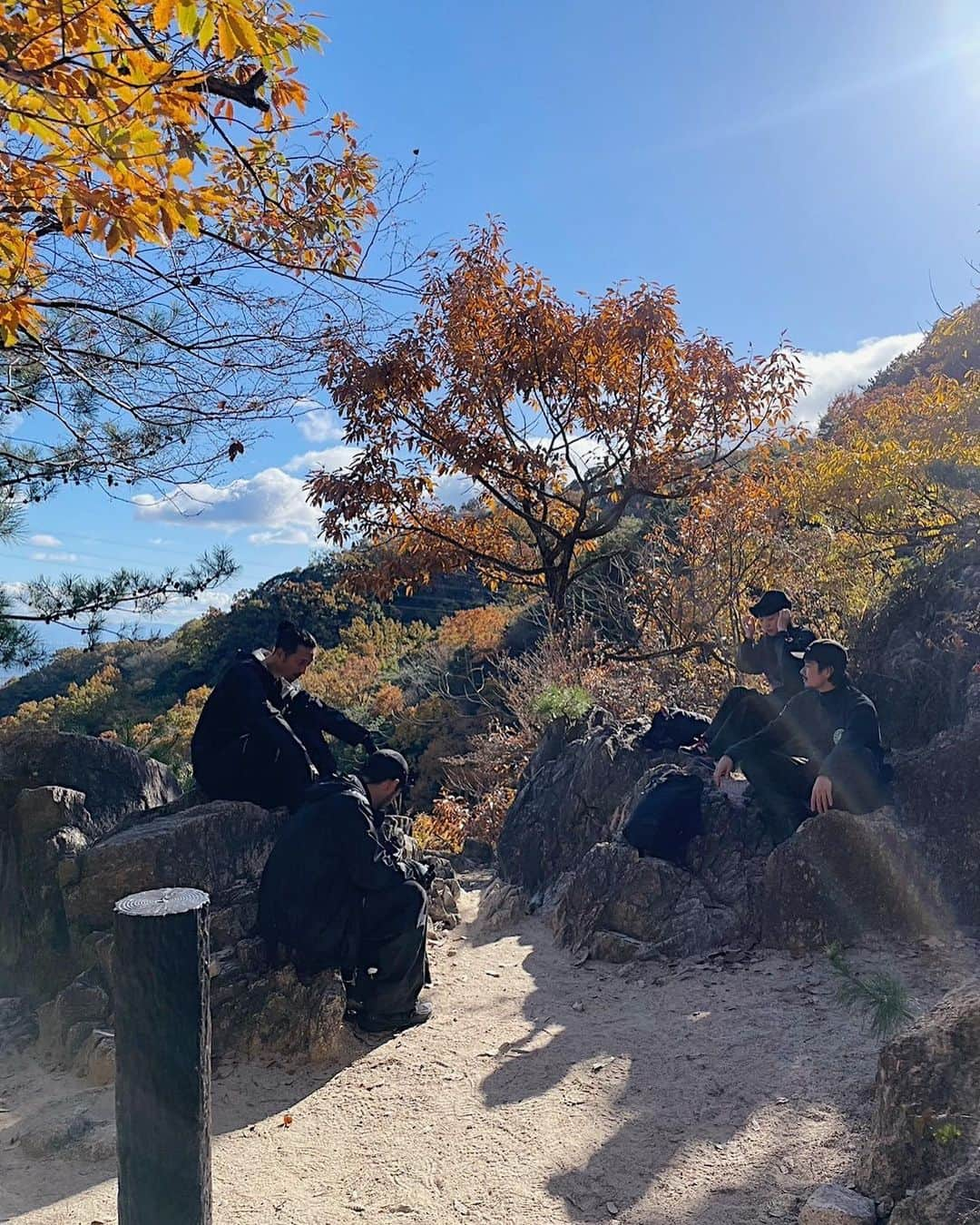 kaisakamotさんのインスタグラム写真 - (kaisakamotInstagram)「今月3回目の荒地山⛰️ #荒地山 #六甲山 #前ももぶち壊しコース #へっぽこインストラクター #hike」11月26日 11時04分 - kaisakamot