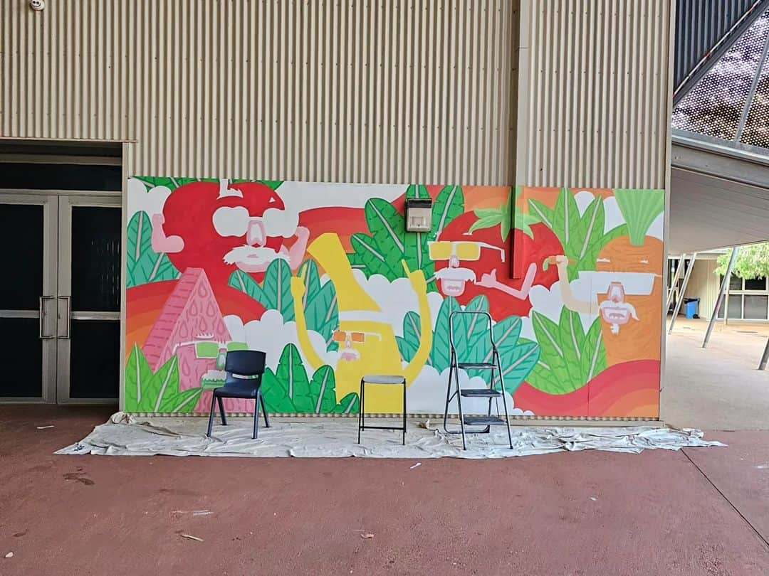 MULGAさんのインスタグラム写真 - (MULGAInstagram)「Some finished and in progress  shots of the first mural I painted at @karratha.senior.high.school.  Big thanks to the Tilly and fam for being great hosts and the school for inviting me over for my first visit to Western Australia.  The colours in the mural where inspired by the red earth landscape of Karratha and the mural was on the canteen so fresh fruit and veggie characters was a must 🤘🥕🤘」11月26日 11時16分 - mulgatheartist