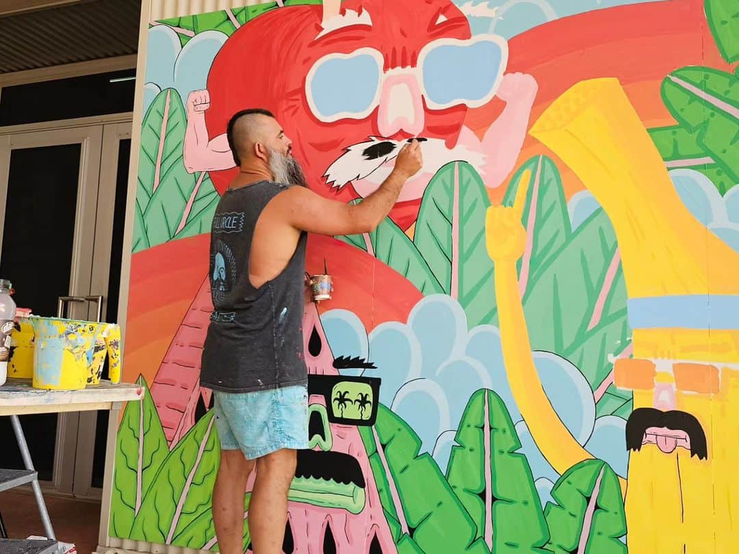 MULGAさんのインスタグラム写真 - (MULGAInstagram)「Some finished and in progress  shots of the first mural I painted at @karratha.senior.high.school.  Big thanks to the Tilly and fam for being great hosts and the school for inviting me over for my first visit to Western Australia.  The colours in the mural where inspired by the red earth landscape of Karratha and the mural was on the canteen so fresh fruit and veggie characters was a must 🤘🥕🤘」11月26日 11時16分 - mulgatheartist