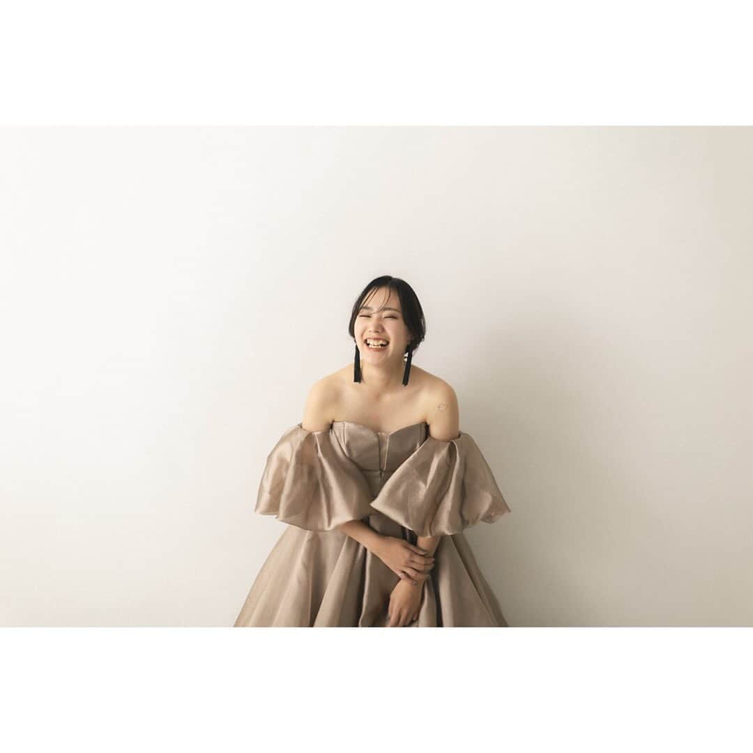 スタジオAQUA 横浜店さんのインスタグラム写真 - (スタジオAQUA 横浜店Instagram)「新作のカラードレスで撮影してみました！  hair &make Misaki Ota  スタジオアクア横浜みなとみらい店 @studioaqua_yokohama スタジオアクア横浜駅前店 @studioaqua_yokohama.ekimae   デコルテ @decollte_weddingphoto  #スタジオアクア横浜みなとみらい店 #横浜 #撮る結婚式 #ウエディング #ウエディングフォト #フォトウエディング #デコルテフォト #前撮り #結婚式 #結婚式準備 #ヘアメイク #ヘアアレンジ #洋装 #洋装前撮り #撮る結婚式 #東京カメラ部 #ポートレート #tokyocameraclub  #東京カメラ部  #カメラ好きな人と繋がりたい  #写真好きな人とつながりたい  #写真好きと繋がりたい  #weddingphotography  #cherish_photo_days  #みなとみらい #ロケーション #みなとみらい #スタジオ #カラードレス」11月26日 11時36分 - studioaqua_yokohama