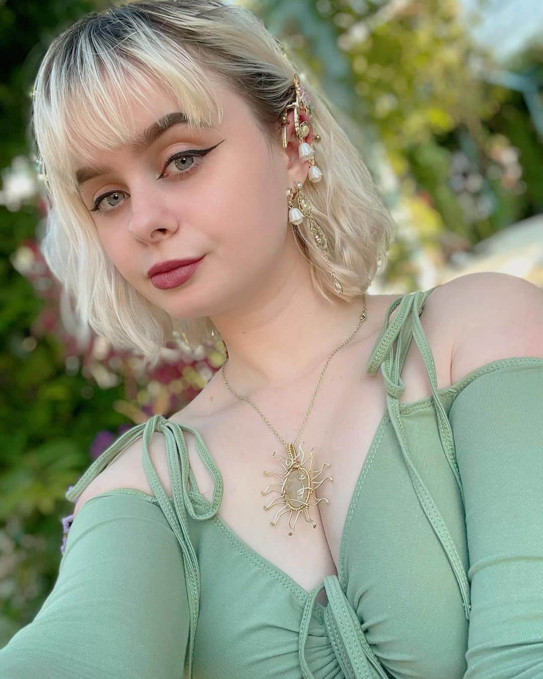 レベッカのインスタグラム：「🧚‍♀️」