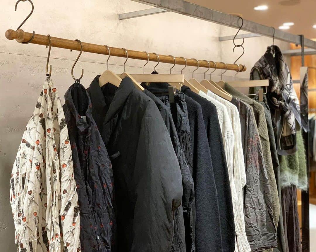 のインスタグラム：「•  pas de calais  本日11/26(日)まで！ (Online Store 23:59まで)  ◾️Order Novelty Event  ◾️Online Store 限定「BLACK FRIDAY」  @pasdecalais_story   #pasdecalais #pasdecalais_offical_jp  #パドカレ #blackfriday  #23aw #noveltyfair  #大人カジュアル」