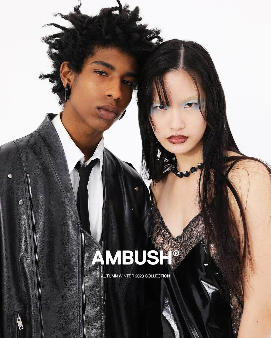 AMBUSHさんのインスタグラム写真 - (AMBUSHInstagram)「The rebellious outsider in a world of glitz and glamour.   Matte black accessories for #AMBUSH AW23 COLLECTION, including the new COUTURE BALL CHAIN NECKLACE, CHOKER, and BRACELET, an exclusive style only available at our WORKSHOP.」11月26日 11時51分 - ambush_official