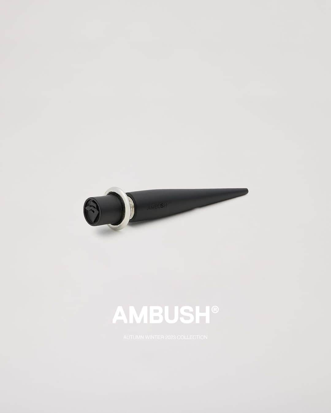 AMBUSHさんのインスタグラム写真 - (AMBUSHInstagram)「The rebellious outsider in a world of glitz and glamour.   Matte black accessories for #AMBUSH AW23 COLLECTION, including the new COUTURE BALL CHAIN NECKLACE, CHOKER, and BRACELET, an exclusive style only available at our WORKSHOP.」11月26日 11時51分 - ambush_official