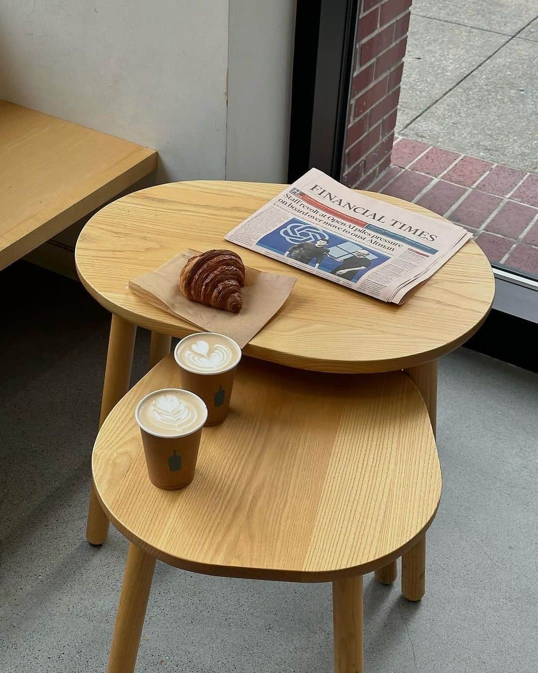 Blue Bottle Coffeeさんのインスタグラム写真 - (Blue Bottle CoffeeInstagram)「There’s a Blue Bottle Coffee cafe waiting to welcome you home for the holidays. When you need a moment of calm, visit us at your local cafe.  📍 Wolf Point Cafe - Chicago, IL (@vi.kaminska) 📍 Prudential Center Cafe - Boston, MA 📍 Williamsburg Cafe - Brooklyn, NY 📍Jackson Square Cafe, San Francisco, CA 📍 The Walker Cafe - Tribeca, NYC 📍 Tribune Tower Cafe - Chicago, IL 📍 Edgemar Cafe - Santa Monica, CA」11月26日 2時58分 - bluebottle