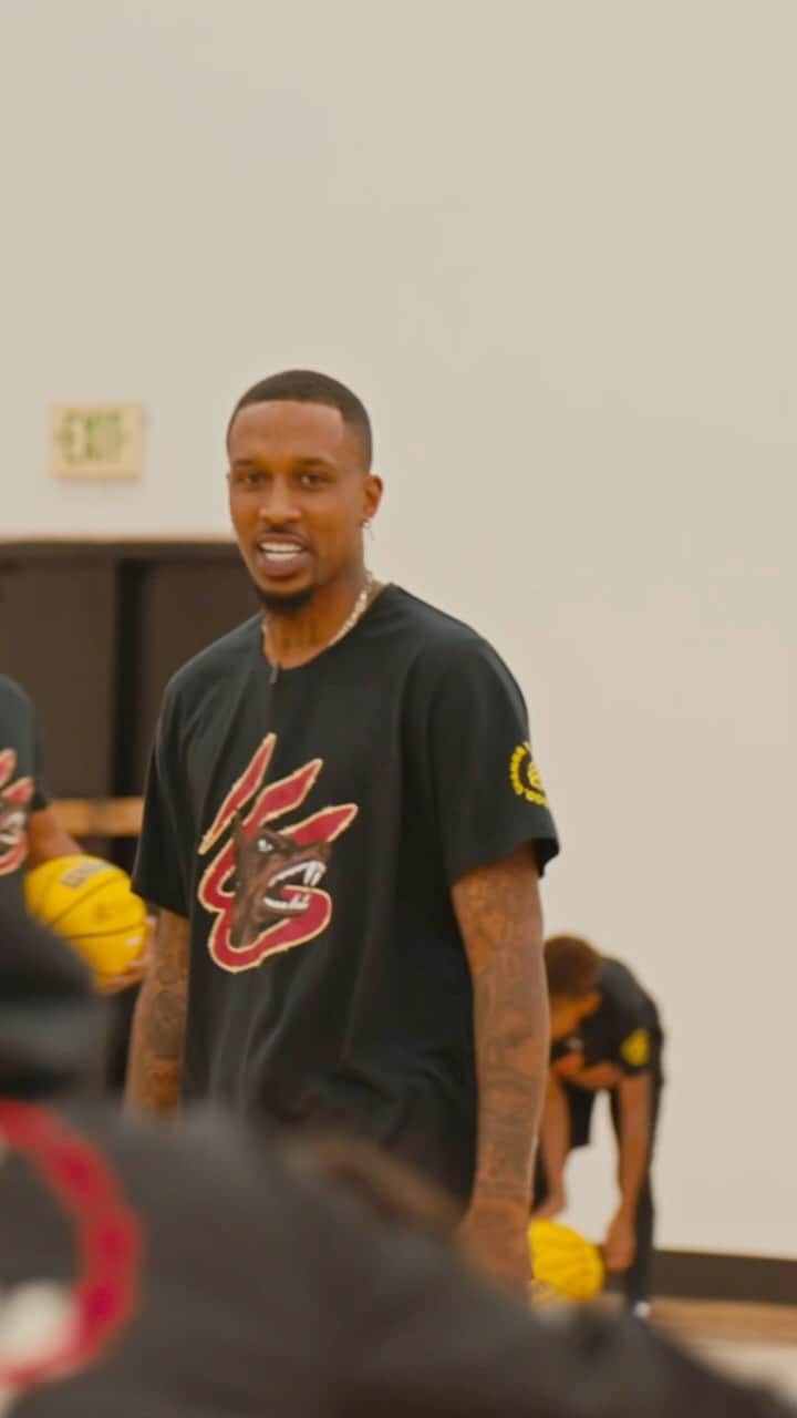 Under Armour Basketballのインスタグラム：「What They Gonna Say Now? 👌x🦴  @CurryBrand x @tuff_crowd is more than just a collaboration, it’s a full circle moment with @brandonjennings who changed the game in 2008 as the first @UABasketball athlete.」