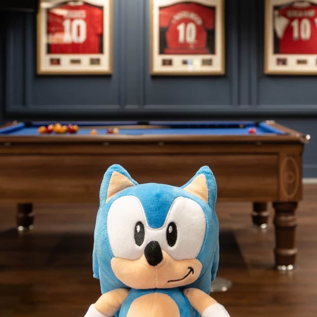 SEGAさんのインスタグラム写真 - (SEGAInstagram)「We went to visit our friends at Sports Interactive to celebrate the recent launch of Football Manager 2024 💙 Check out their amazing office and all the cool features! What other SEGA office would you like to see?」11月26日 3時00分 - sega