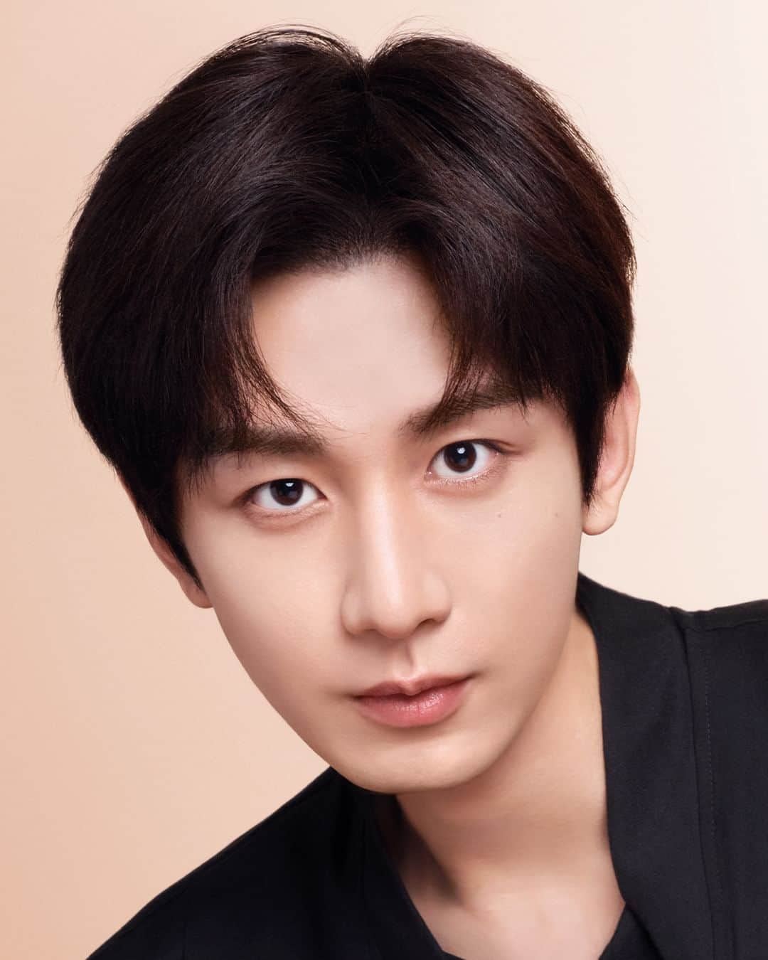 MAKE UP FOR EVER OFFICIALのインスタグラム：「Discover our Global Brand Spokesperson Cheng Yi @_17cy_ in our new #HDSKIN Powder Foundation campaign, demonstrating the perfectly undetectable complexion.   #ChengYi #FocusOnMe #MAKEUPFOREVER」