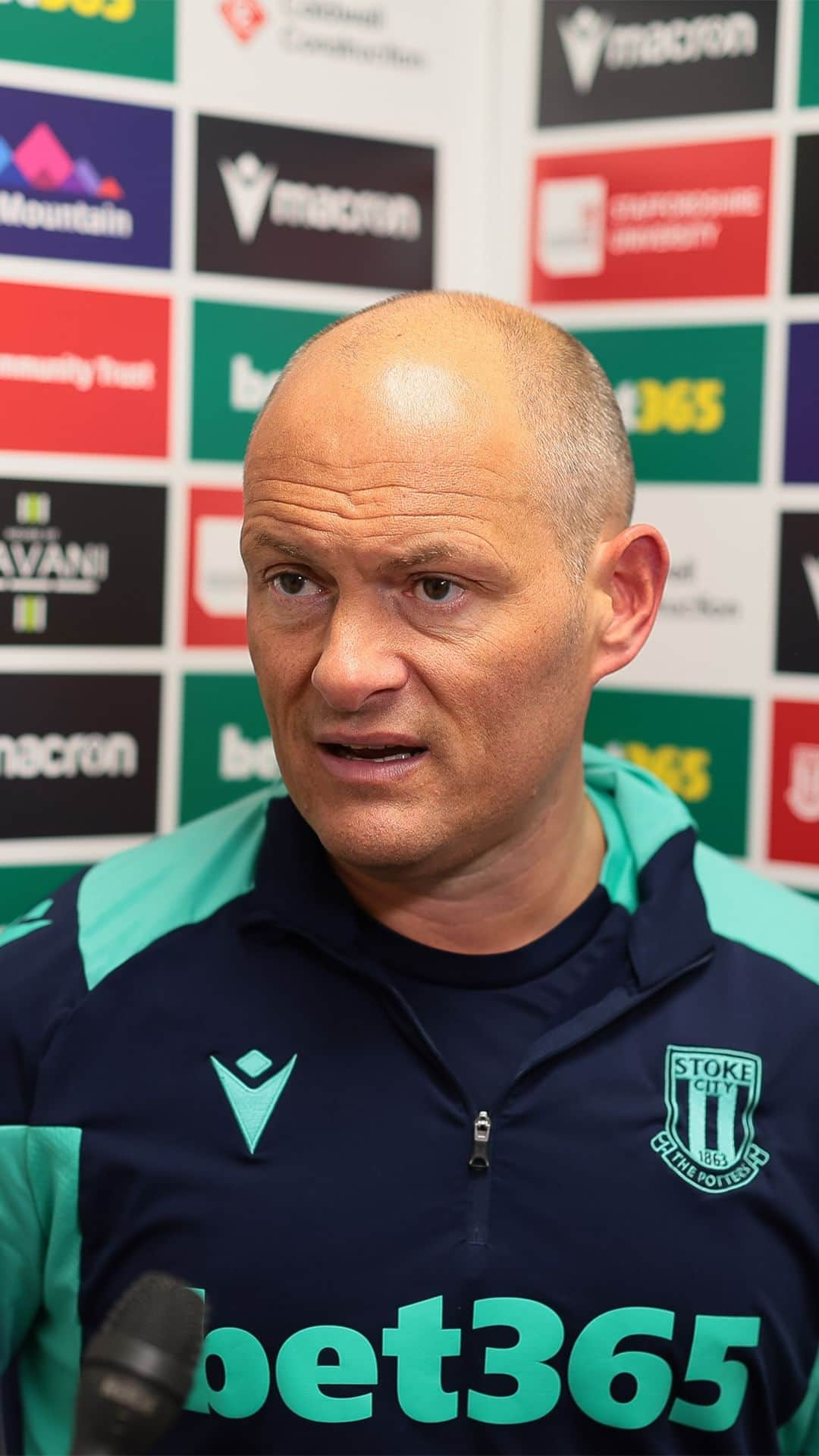 ストーク・シティFCのインスタグラム：「Alex Neil provides his assessment fof today's game after the Potters' unbeaten run came to an end today.」