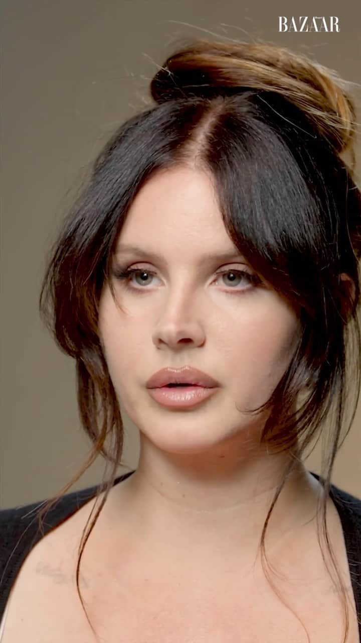 Harper's BAZAARのインスタグラム：「Oh, to sing with Lana Del Rey (@honeymoon) at a Waffle House. 🧇  Head to the link in bio to watch our December/January 2024 cover star’s full #AllAboutMe video, where she shares what it was like collaborating with @taylorswift, how she lived most of her life as a 'faux' Gemini, and the story behind her Abercrombie modeling debut with @lindsaylohan. — VP of Video: @jasonikeler Director and Executive Producer: @kriceee Senior Producer: Ray Chavez Director of Photography: @darrenkho Cinematographer: @jakelmitchell Editor: @sharkeyweek Post Production Supervisor: @zoezzod」