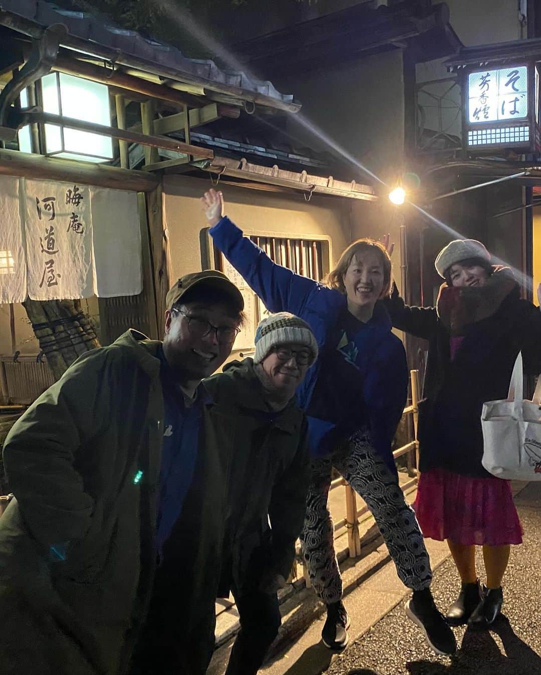 タテタカコさんのインスタグラム写真 - (タテタカコInstagram)「リハーサルの後、びっくりするくらい美味しいお蕎麦屋さんに連れてっていただきました。 よしこさんとストンさんと、ますみさんとみちしたさんと歩いた京都の道。 2010年からお世話になっているよしこストンペアさん、小さな旅をご一緒させていただけた嬉しさでした🙏」11月26日 3時40分 - tatetakako