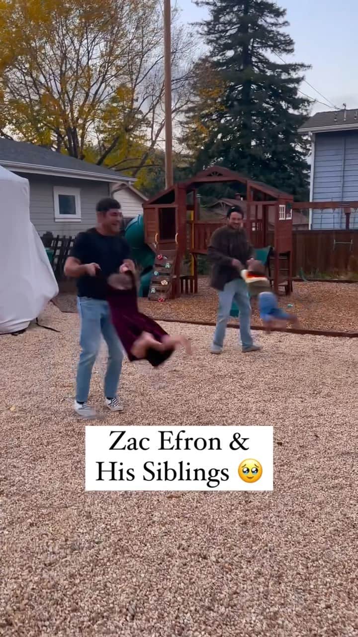 E! Onlineのインスタグラム：「We’re soaring, flying after watching this adorable video of #ZacEfron and his siblings. 🥹 (📷: Instagram)」