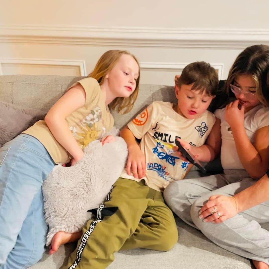 ジェイワウさんのインスタグラム写真 - (ジェイワウInstagram)「Thankful to spend the holidays with my family 🙏🏼 some of them I haven’t seen since before covid. Food was prepared by @eatcleanbro so all had to worry about was eating and being with the ones I love 💕 🥹」11月26日 3時44分 - jwoww