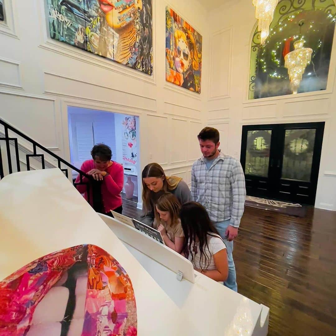 ジェイワウさんのインスタグラム写真 - (ジェイワウInstagram)「Thankful to spend the holidays with my family 🙏🏼 some of them I haven’t seen since before covid. Food was prepared by @eatcleanbro so all had to worry about was eating and being with the ones I love 💕 🥹」11月26日 3時44分 - jwoww