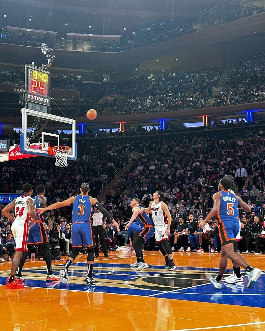 イリーナ・シェイクさんのインスタグラム写真 - (イリーナ・シェイクInstagram)「🏀 nite with Emzie @emrata 👯‍♀️」11月26日 3時54分 - irinashayk