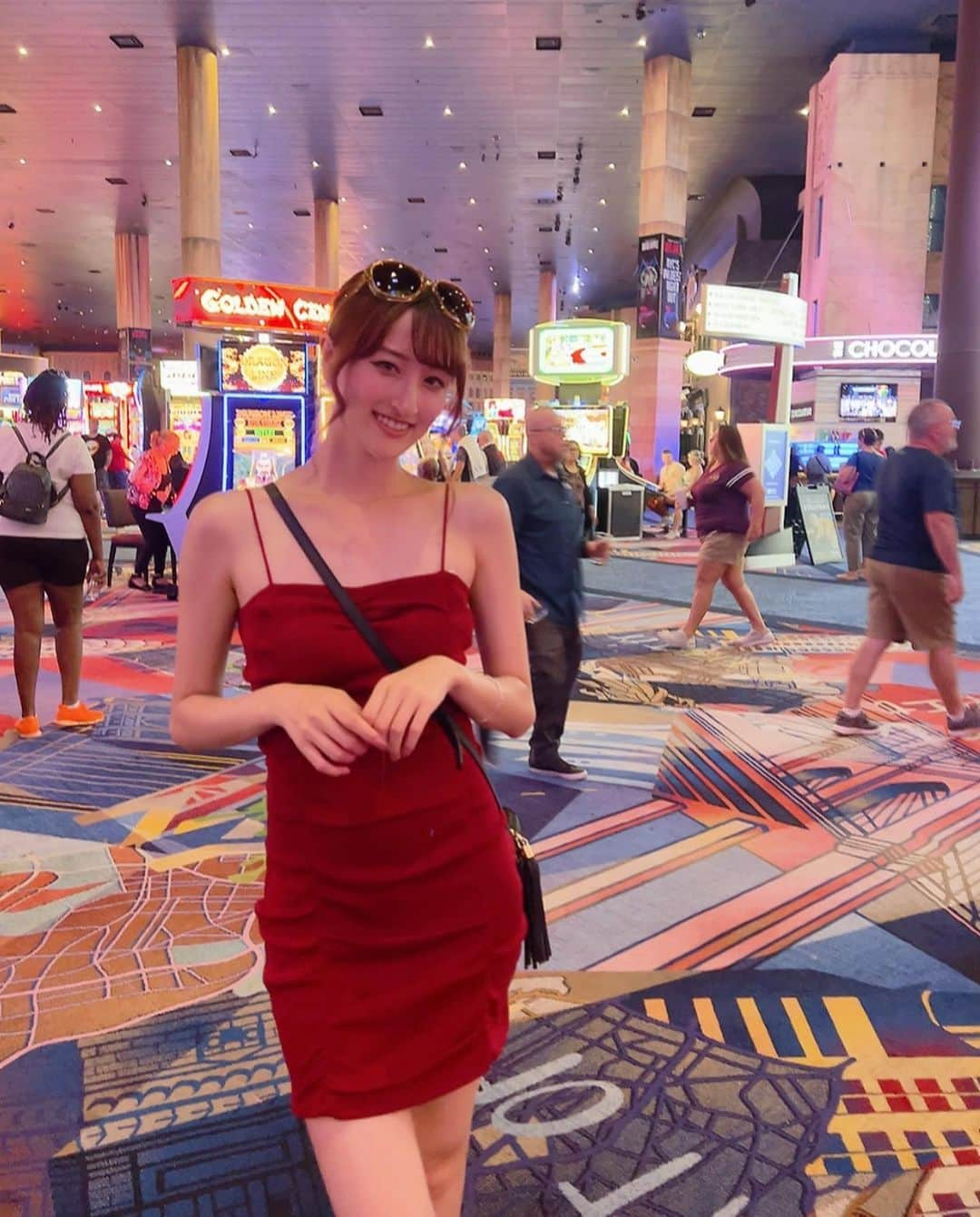 さあやさんのインスタグラム写真 - (さあやInstagram)「. どこ行ってもカジノだらけなlasvegasキラキラしてて楽しかった🎰💖  . . #インフルエンサー #留学生と繋がりたい #大学 #学生 #ファッション #ファッション通販 #ファッション好きな人と繋がりたい #大学生 #大学生コーデ #女子大生 #fyp #美脚モデル #留学生活 #留学準備 #dance#ダンス#アメリカ生活#アメリカ留学#lasvegas#lasvegasstrip#lasvegasfood#ラスベガス#ラスベガス旅行#americanstyle#trip#旅行#旅行記#旅スタグラム#旅行好きな人と繋がりたい#海外旅行」11月28日 20時00分 - saya___endo