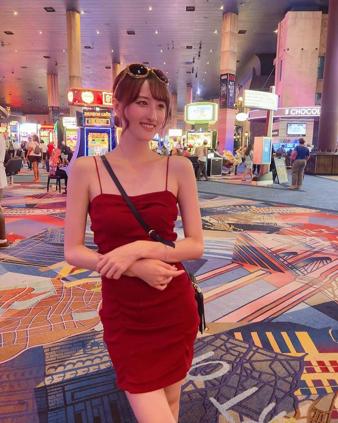 さあやさんのインスタグラム写真 - (さあやInstagram)「. どこ行ってもカジノだらけなlasvegasキラキラしてて楽しかった🎰💖  . . #インフルエンサー #留学生と繋がりたい #大学 #学生 #ファッション #ファッション通販 #ファッション好きな人と繋がりたい #大学生 #大学生コーデ #女子大生 #fyp #美脚モデル #留学生活 #留学準備 #dance#ダンス#アメリカ生活#アメリカ留学#lasvegas#lasvegasstrip#lasvegasfood#ラスベガス#ラスベガス旅行#americanstyle#trip#旅行#旅行記#旅スタグラム#旅行好きな人と繋がりたい#海外旅行」11月28日 20時00分 - saya___endo