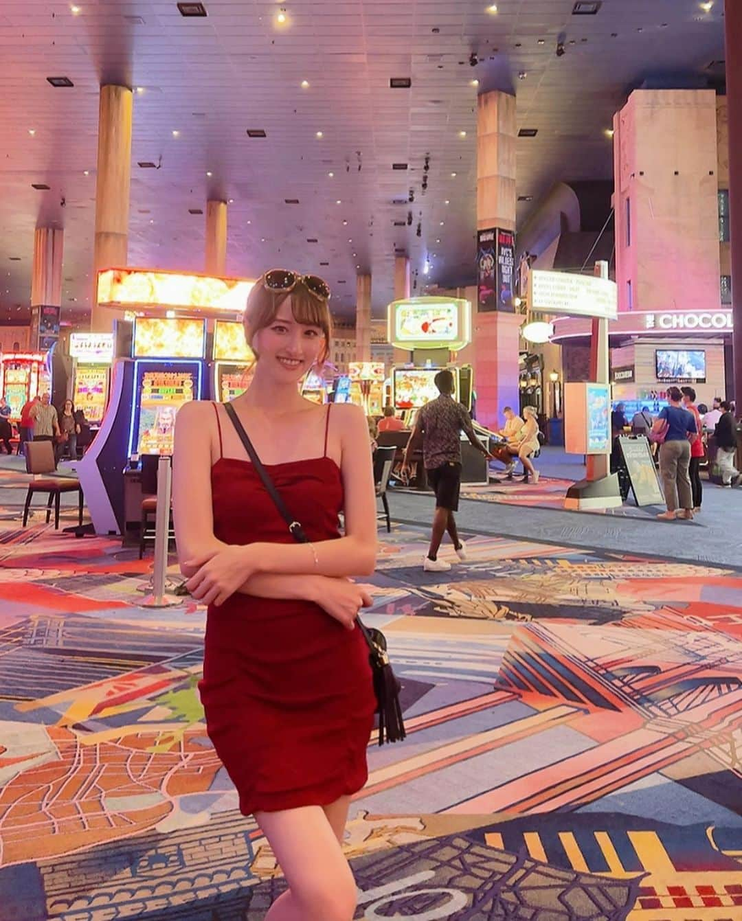 さあやさんのインスタグラム写真 - (さあやInstagram)「. どこ行ってもカジノだらけなlasvegasキラキラしてて楽しかった🎰💖  . . #インフルエンサー #留学生と繋がりたい #大学 #学生 #ファッション #ファッション通販 #ファッション好きな人と繋がりたい #大学生 #大学生コーデ #女子大生 #fyp #美脚モデル #留学生活 #留学準備 #dance#ダンス#アメリカ生活#アメリカ留学#lasvegas#lasvegasstrip#lasvegasfood#ラスベガス#ラスベガス旅行#americanstyle#trip#旅行#旅行記#旅スタグラム#旅行好きな人と繋がりたい#海外旅行」11月28日 20時00分 - saya___endo