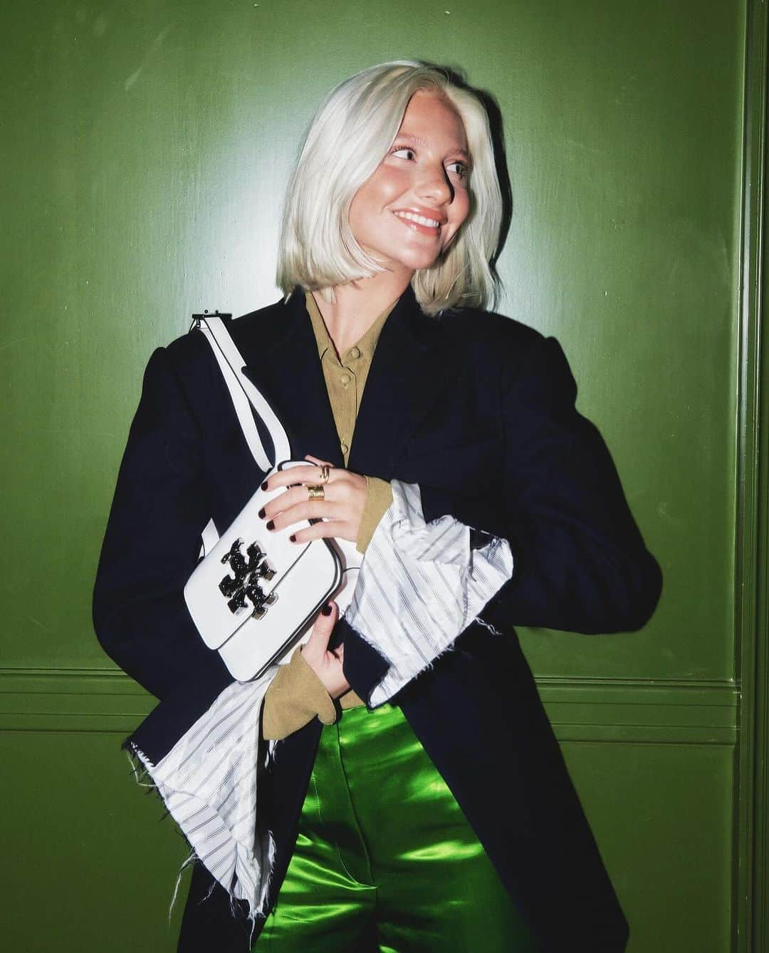 トリーバーチさんのインスタグラム写真 - (トリーバーチInstagram)「A #ToryBurch Friendsgiving at @nineorchard ✨🎁💚 #ToryBurchHoliday23 Photographer @huyylluong」11月26日 4時29分 - toryburch