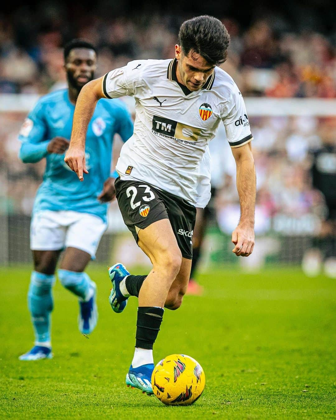 バレンシアCFさんのインスタグラム写真 - (バレンシアCFInstagram)「📸 #ValenciaCelta 🦇🔵  #ADNVCF」11月26日 4時24分 - valenciacf