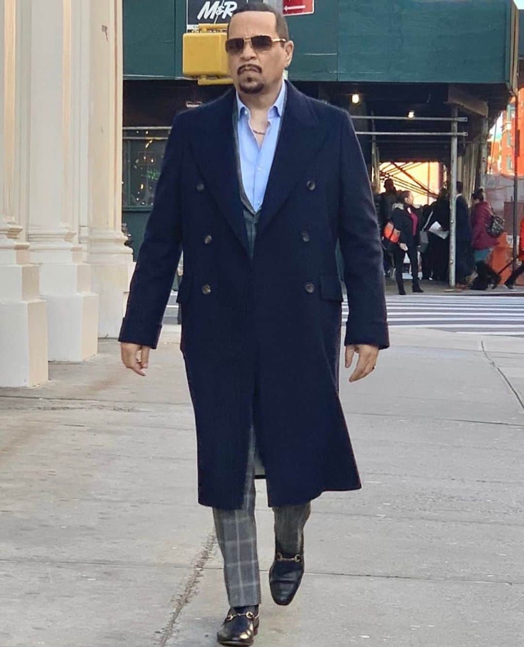 アイス-Tさんのインスタグラム写真 - (アイス-TInstagram)「Walkin back into work on Monday… First day of filming 🎥  SVU Season25 💥 @wolfentertainment」11月26日 4時30分 - icet