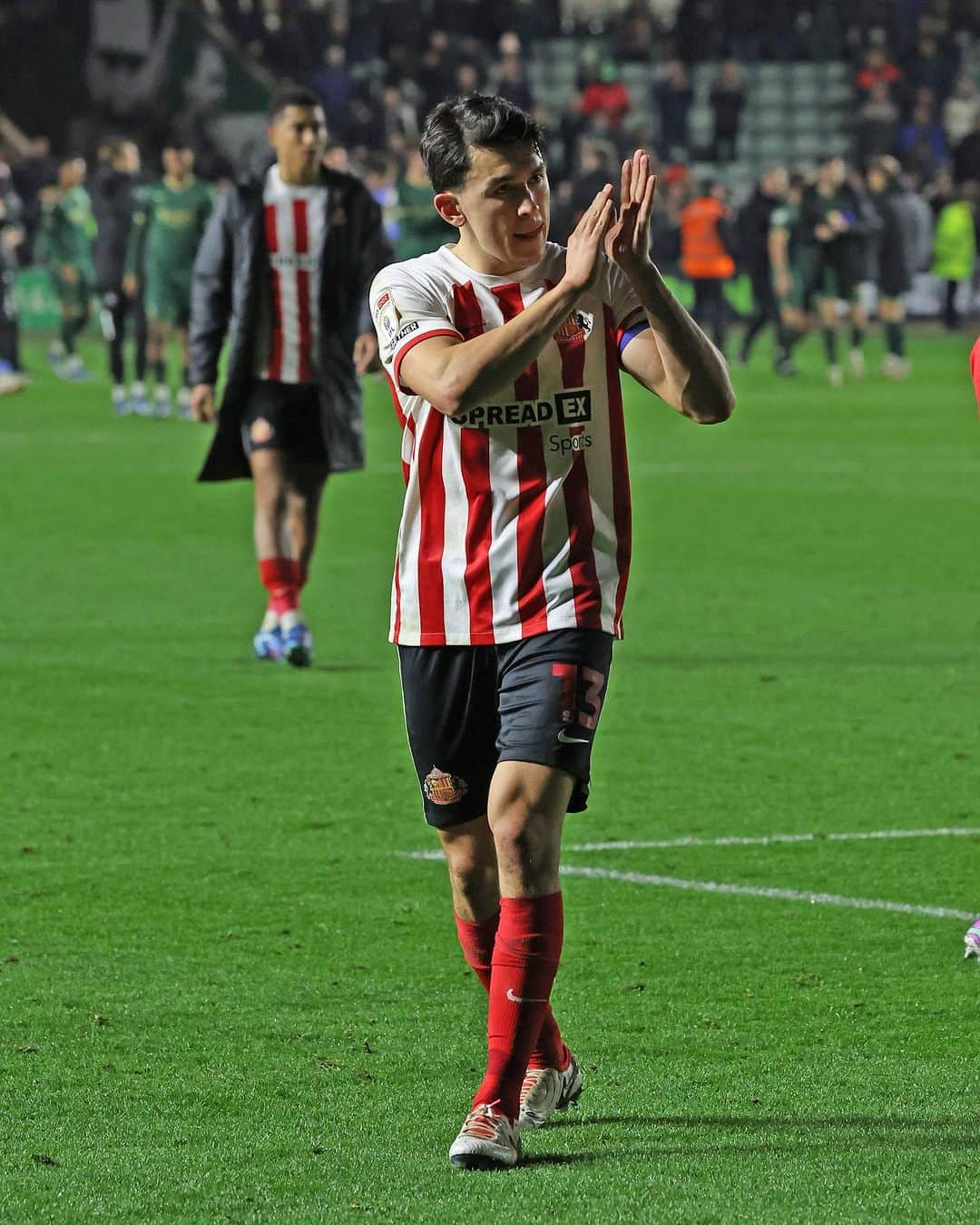 サンダーランドAFCさんのインスタグラム写真 - (サンダーランドAFCInstagram)「Not our day but your support was first-class ❤️🤍  ✊ We look to put it right on Wednesday.  #SAFC #PLYSUN」11月26日 4時33分 - sunderlandafcofficial