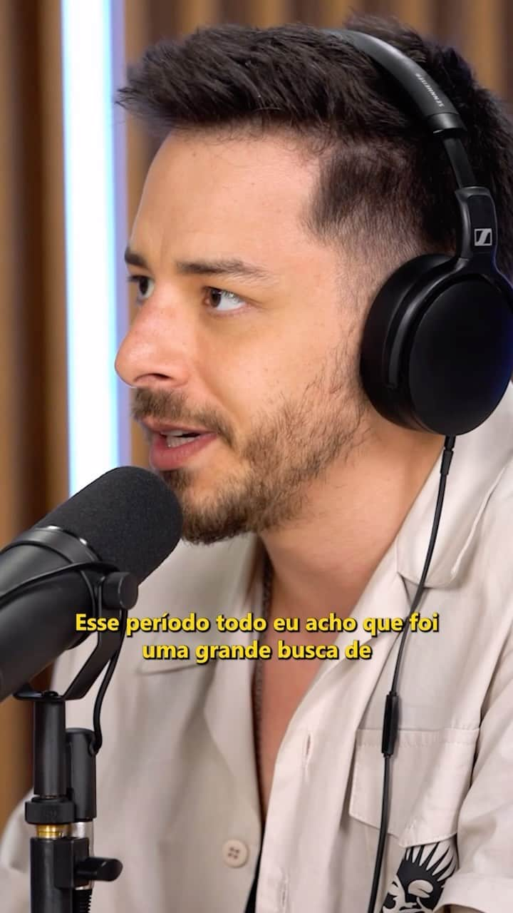 Giovanna Ewbankのインスタグラム：「Genteee! Q coisa linda que tá esse QPP!  Aproveita o final de semana pra assistir essa entrevista linda, sensível e muito sincera do QUEM PODE POD com @junior_oficial ❤️✨✨✨ Aliás, será que você sabe QUEM é esse JÚNIOR???   Clica no link da BIO! 😉」