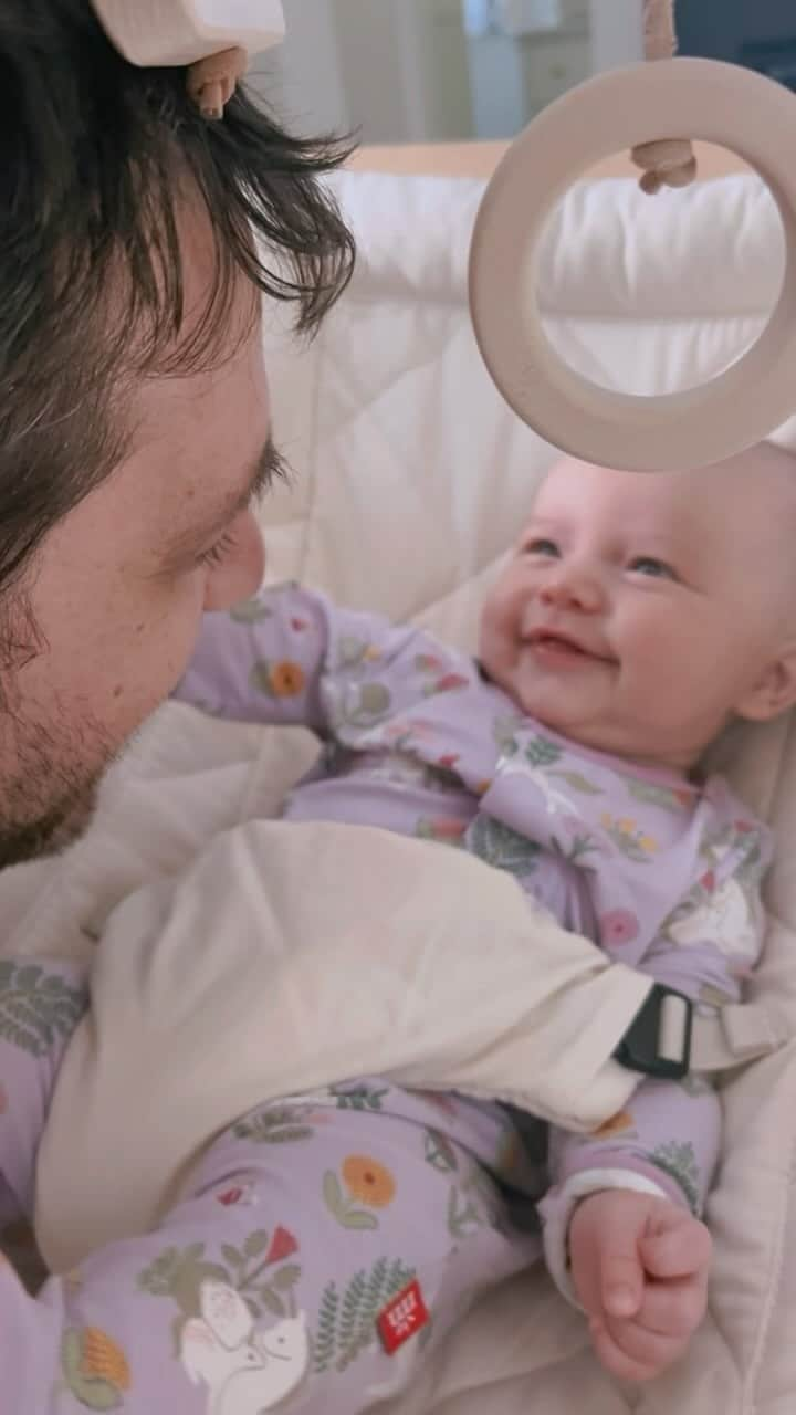 タラ・リピンスキーのインスタグラム：「One of my favorite new pastimes. Watching Todd with Gigi…it’s just too cute. The way they both look at each other. ❤️🫠  And her little smile and giggle. I cant handle the cuteness, I just want to eat her up!   #daddyanddaughter #daddydaughtertime #babysfirstchristmas #newbornsnuggles #babysmiles #babygiggles」