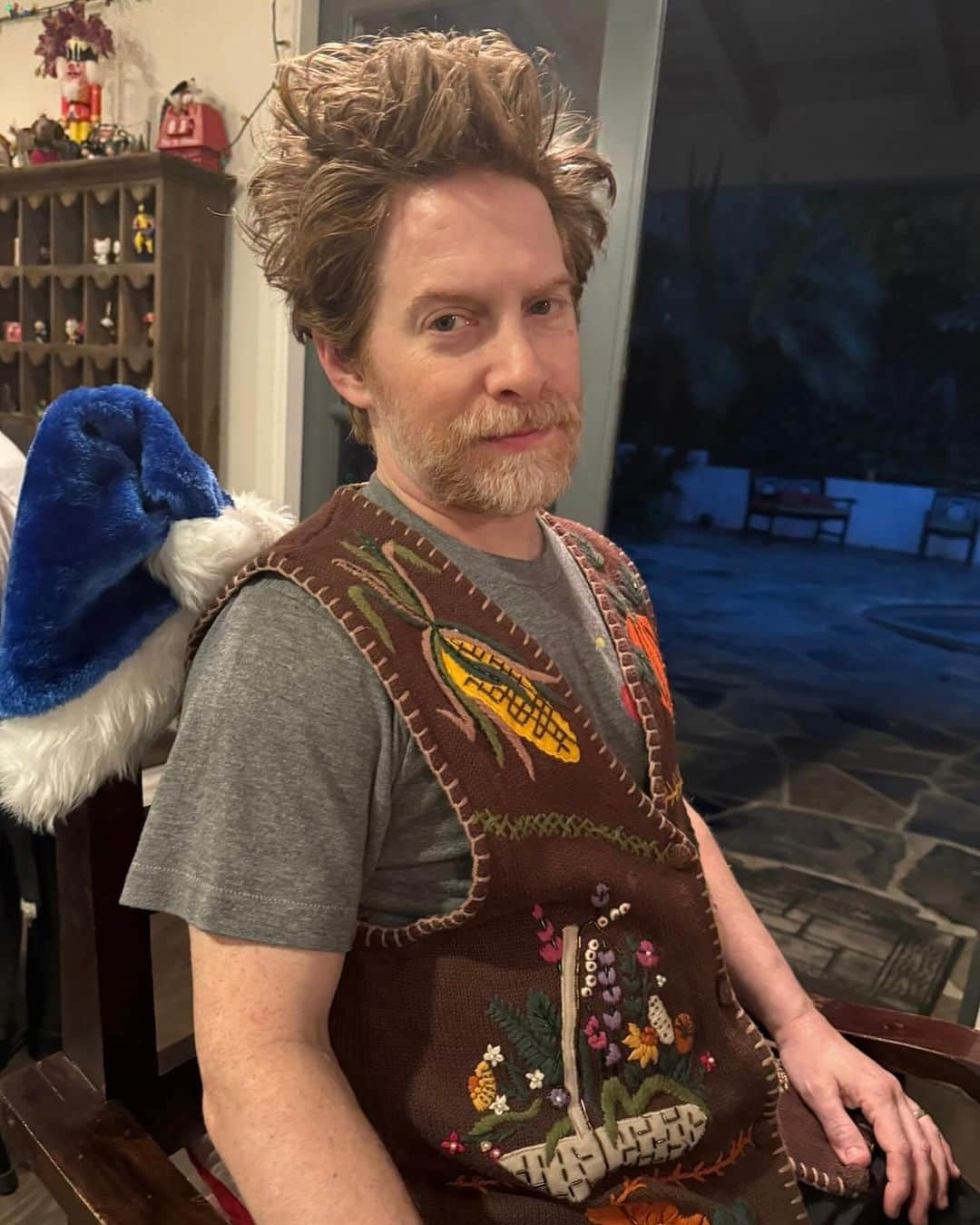 クレア・グラントさんのインスタグラム写真 - (クレア・グラントInstagram)「Who wore it better? No seriously. Gimme your votes. Thank you to @christinalaskay for finding this gem of a goodwill vest, thus beginning our new tradition of time-sharing an ugly Thanksgiving vest for the night. Hope you all enjoyed time with family and friends while gorging yourself until you could no longer stand.」11月26日 5時14分 - claregrant