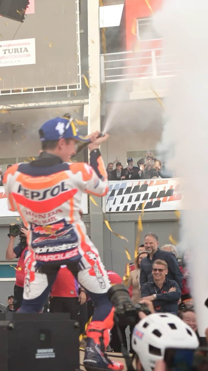 レプソル・ホンダのインスタグラム：「Pure. Raw. Uncut. Join the Repsol Honda Team to celebrate the @MotoGP Sprint podium. 🥉」